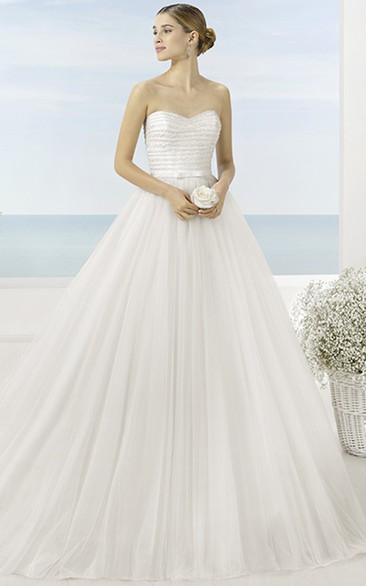 Ball Gown Strapless Floor-Length Tulle Wedding Dress With Beading And Court Train