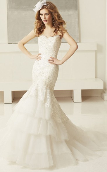 Sweetheart Long Appliqued Tiered Lace Wedding Dress With Court Train And V Back