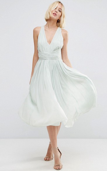 Knee-Length V-Neck Sleeveless Chiffon Bridesmaid Dress With Ruching And Straps