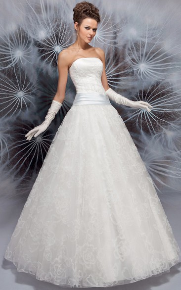 Ball-Gown Strapless Bowed Floor-Length Sleeveless Lace Wedding Dress With Lace-Up Back