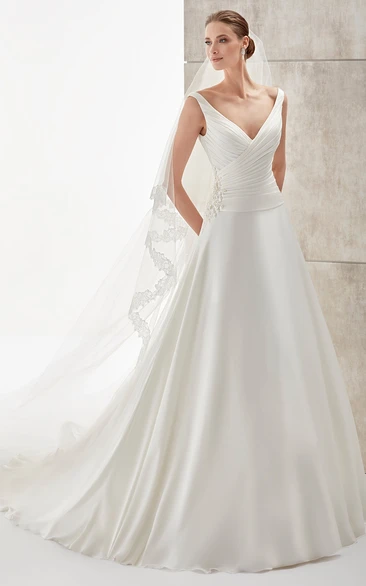 Sweetheart Pleating Satin Wedding Dress With Side Appliques And Brush Train