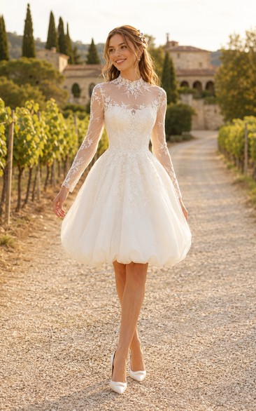 Langärmeliges Mini-Hochzeitskleid aus Spitze mit hohem Kragen