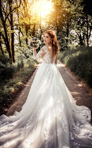 Curvy V-neck Long Sleeve Lace Applique Empire Vintage Wedding Dress with Court Train