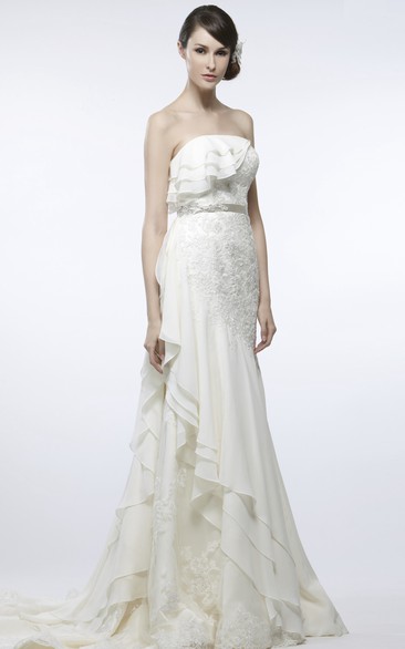 A-Line Long Sleeveless Strapless Appliqued Chiffon Wedding Dress With Pleats And Waist Jewellery