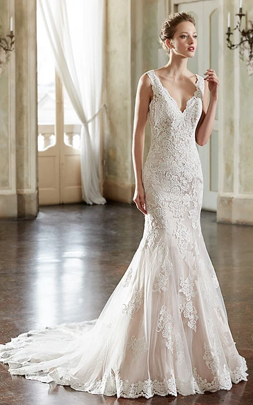 Trumpet Long Sleeveless Appliqued V-Neck Lace Wedding Dress