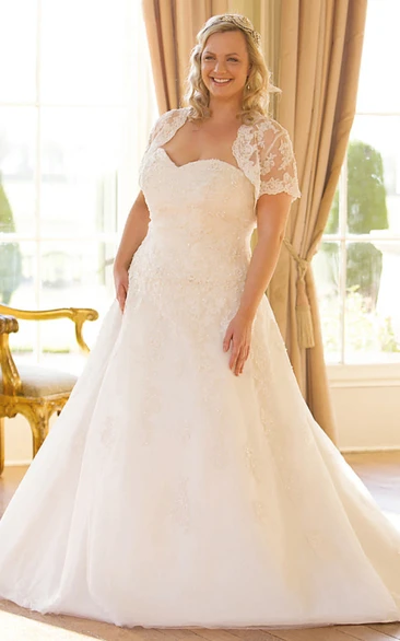 Sweetheart Short-Sleeve Lace Plus Size Wedding Dress Styles With Illusion