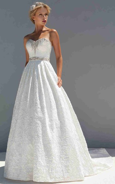 A-Line Long Sleeveless Sweetheart Appliqued Lace Wedding Dress With Waist Jewellery And Beading