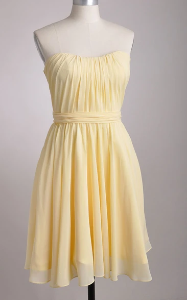 Knee-length Strapless A-line Chiffon Bridesmaid Dress With Pleated