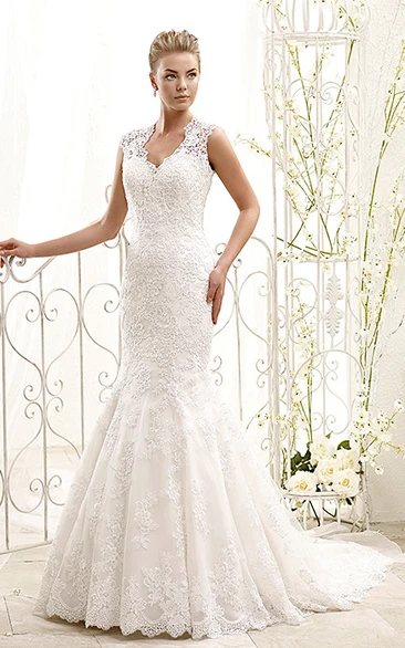 Trumpet Sleeveless Appliqued V-Neck Long Lace Wedding Dress With Pleats