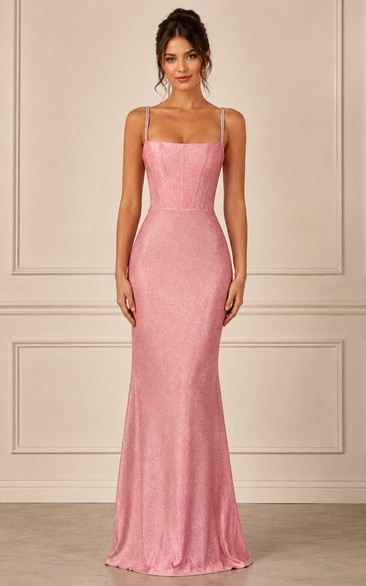 Rosafarbenes, figurbetontes Ballkleid mit Kristallträgern, eckigem Ausschnitt und Glitzer im Meerjungfrauenstil