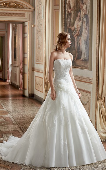 A-Line Strapless Floor-Length Appliqued Sleeveless Satin Wedding Dress With Ruffles And Flower