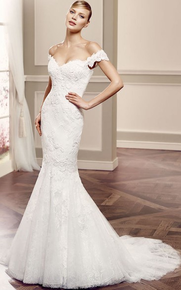 Long Off-The-Shoulder Appliqued Lace Wedding Dress With Court Train And V Back