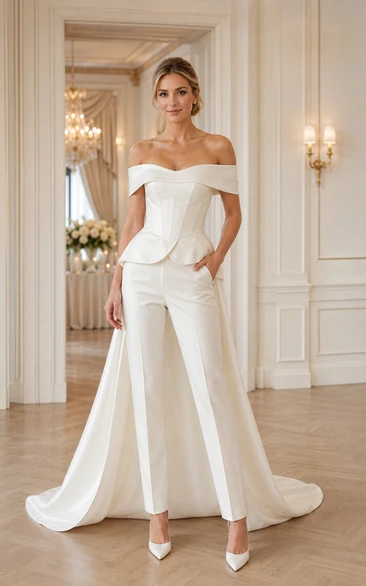 Weißer schulterfreier Hochzeitsjumpsuit mit abnehmbarer Schleppe