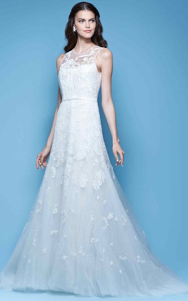 A-Line Sleeveless Floor-Length Scoop-Neck Appliqued Tulle Wedding Dress