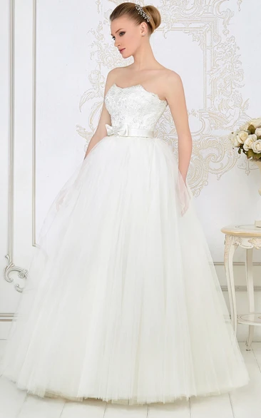 Ball Gown Floor-Length Appliqued Sleeveless Strapless Tulle Wedding Dress With Beading And Bow