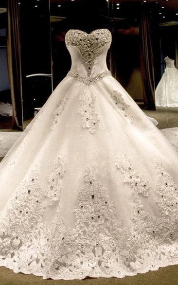 Luxurious Sweetheart Ball Gown Wedding Dress Crystal Beadings Long Train