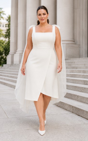 Brautkleid in Übergröße mit eckigem Ausschnitt, aus Satin, wadenlang, mit Tüllcape