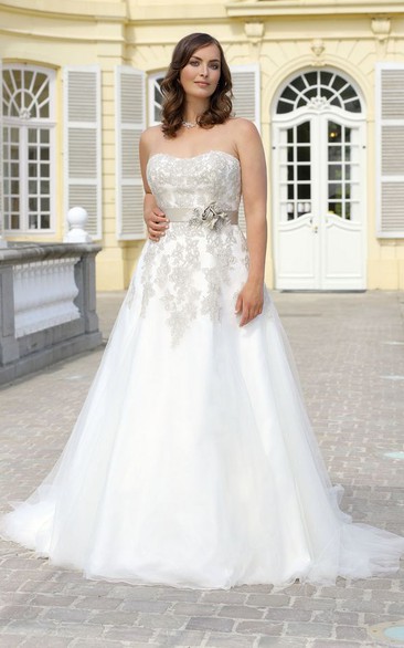 A-Line Floor-Length Strapless Sleeveless Tulle Appliques Flower Sweep Train Appliques First Communion Dress