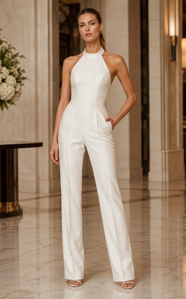 Weißer Braut-Jumpsuit mit Neckholder und Schleife am Rücken