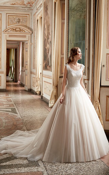 Ball Gown Appliqued Scoop-Neck Cap-Sleeve Maxi Tulle Wedding Dress With Pleats