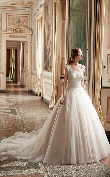 Ball Gown Appliqued Scoop-Neck Cap-Sleeve Maxi Tulle Wedding Dress With Pleats