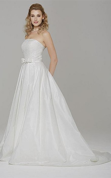 A-Line Floor-Length Appliqued Strapless Sleeveless Satin Wedding Dress With Bow And Pleats