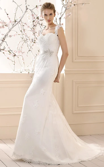 Sheath Floor-Length Strapped Sleeveless Appliqued Lace Wedding Dress