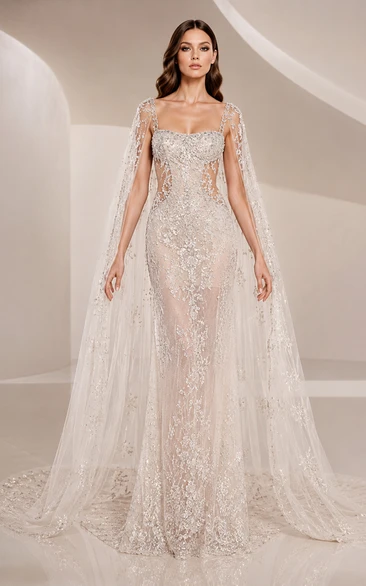 Brautkleid mit eckigem Ausschnitt, langen Ärmeln und Spitze sowie transparenter Schleppe