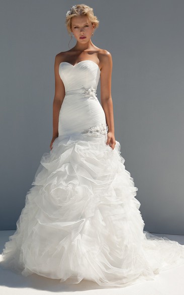 Criss-Cross Sweetheart Sleeveless Floor-Length Organza Wedding Dress With Ruffles And Flower