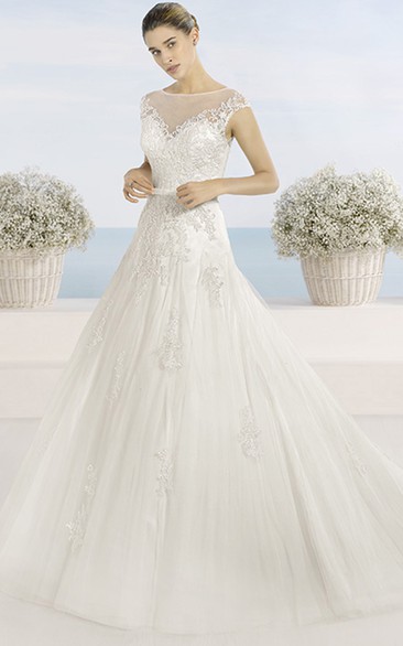 Ball Gown Bateau-Neck Short-Sleeve Tulle Wedding Dress With Illusion