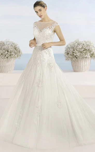 Ball Gown Bateau-Neck Short-Sleeve Tulle Wedding Dress With Illusion