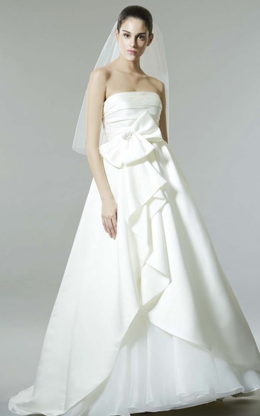 A-Line Bowed Strapless Sleeveless Floor-Length Satin Wedding Dress With Backless Style And Draping