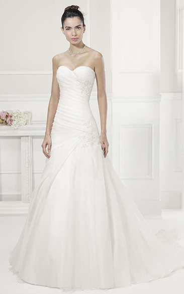Sweetheart A-Line Organza Bridal Gown With Appliques