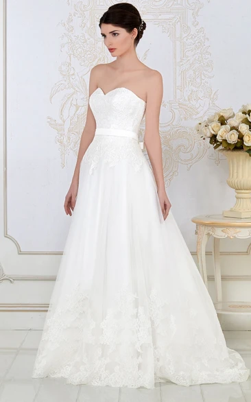 A-Line Appliqued Sweetheart Sleeveless Floor-Length Lace Wedding Dress With Bow