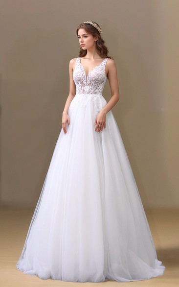 Robe de mariée sans manches en tulle, coupe empire, décolleté en V et bustier en dentelle