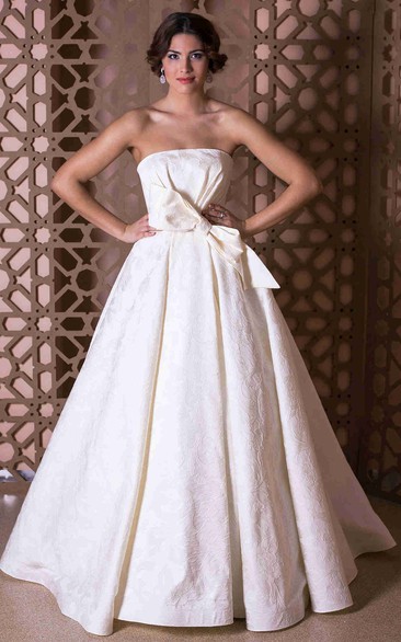 A-Line Bowed Sleeveless Long Strapless Wedding Dress