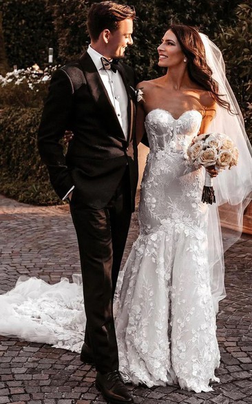 Romantic Strapless Lace Mermaid Wedding Dress with Floral Appliqués