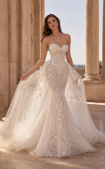 Vestido de novia de gala sin tirantes de encaje con cola de capilla