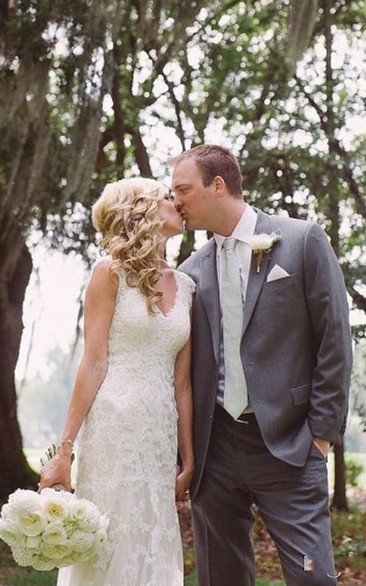 Elegant Lace Appliques Boho Wedding Dress With Key Hole Zipper Button Back