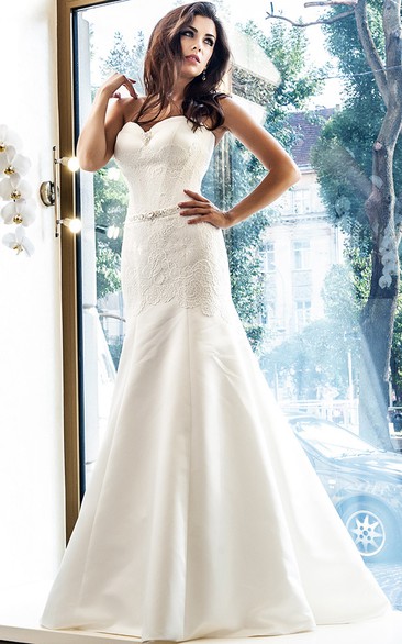 Floor-Length Sleeveless Sweetheart Appliqued Satin Wedding Dress