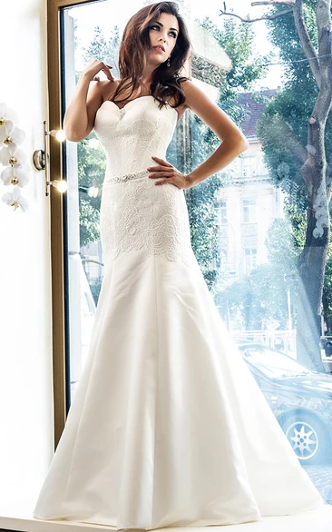Floor-Length Sleeveless Sweetheart Appliqued Satin Wedding Dress