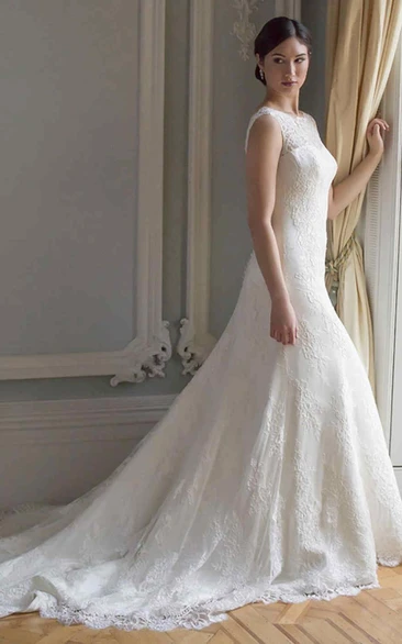 Appliqued Scoop-Neck Long Lace Wedding Dress