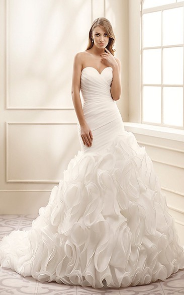 Ball Gown Rufflesd Floor-Length Sweetheart Sleeveless Organza Wedding Dress With Criss Cross