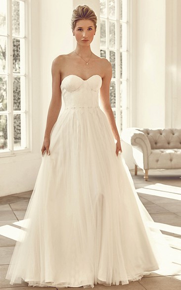 Sweetheart Floor-Length Pleated Tulle Wedding Dress With Brush Train And V Back