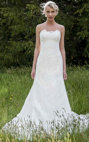 A-Line Appliqued Sleeveless Strapless Floor-Length Lace Wedding Dress