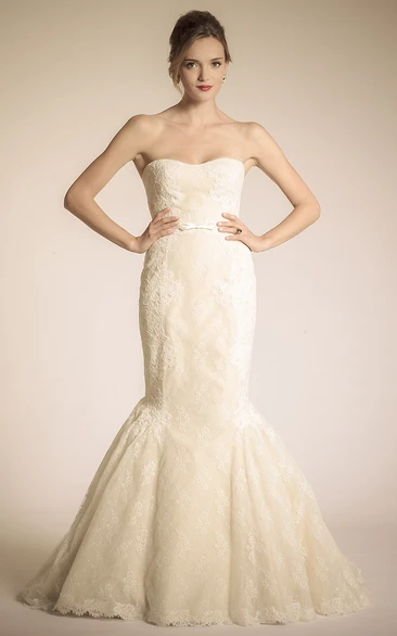 Mermaid Sleeveless Strapless Appliqued Floor-Length Lace Wedding Dress With Bow