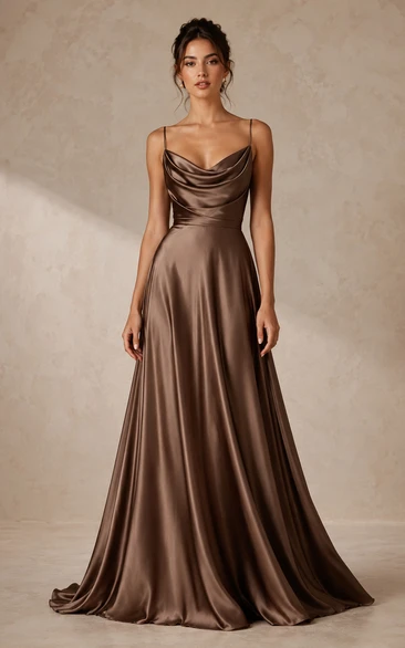 Vestido formal de satén color moca con escote drapeado y corte en A.