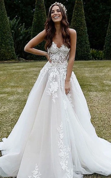 Lace Tulle Court Train Ball Gown Sleeveless Modern Elegant Wedding Dress with Appliques