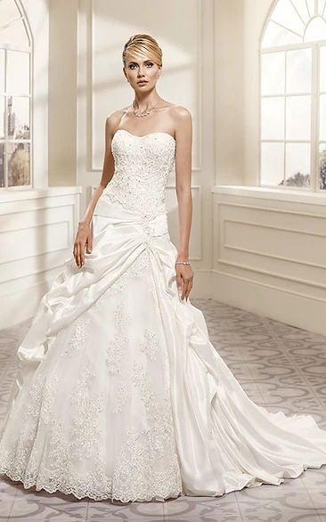 A-Line Pick-Up Sleeveless Floor-Length Strapless Satin&Lace Wedding Dress With Appliques