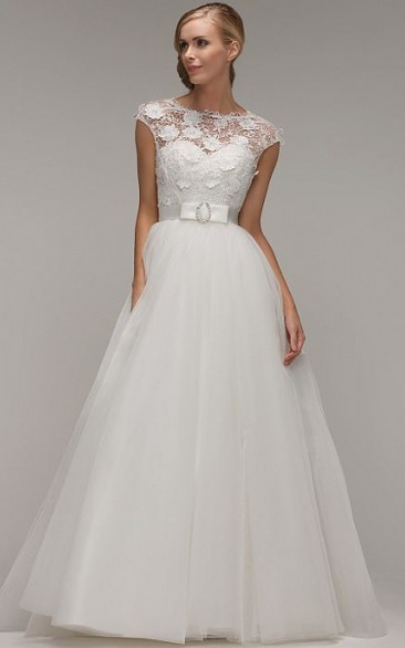 A-Line Scoop-Neck Cap-Sleeve Maxi Tulle Wedding Dress With Appliques And Illusion